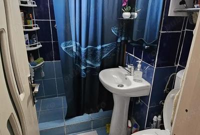 Apartament cu 3 camere semidecomandat în Viitorului