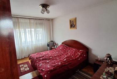 Apartament cu 4 camere semidecomandat, mobilat în Circumvalațiunii - 13