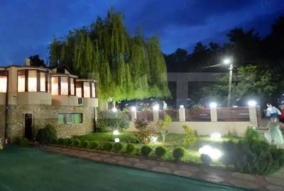 Spațiu comercial, de 293 mp, în Central - 2