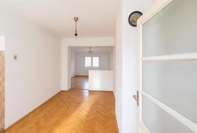 Casă cu 11 camere cu Teren 371 Mp în Est - 6