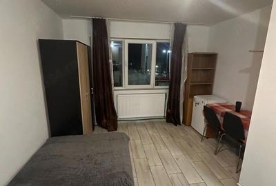 Garsonieră decomandată în UMT - 1