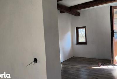 Casă cu 4 camere cu Teren 1300 Mp în Măgherani