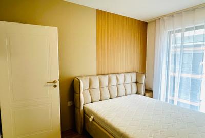 Apartament cu 3 camere semidecomandat, mobilat în Între Lacuri