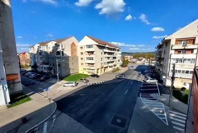 Apartament cu 3 camere decomandat în Central - 1