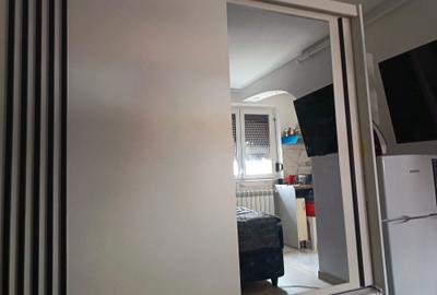 Garsonieră decomandată în Titan