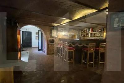 Casă cu 7 camere cu Teren 3000 Mp în Central - 6