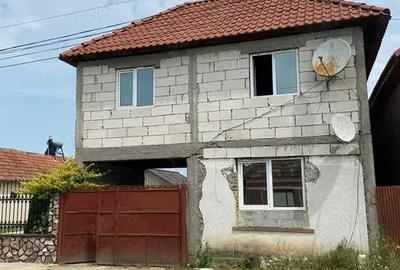 Casa de vanzare parter+etaj in localitatea Beliu - 2