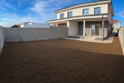 Casă cu 4 camere în Giroc