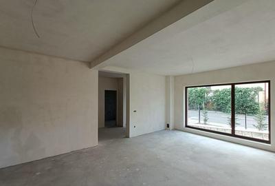 Casă cu 5 camere cu Teren 120 Mp în Florești