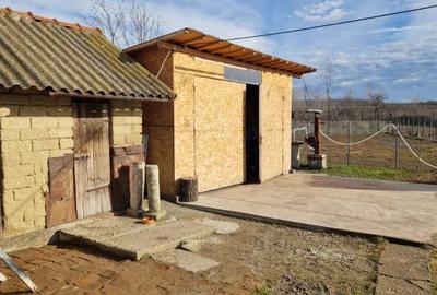 Casă cu 2 camere cu Teren 1686 Mp în Găvănești - 1