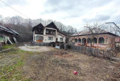 Casă cu 6 camere cu Teren 2080 Mp în Gura Foii - 2