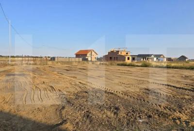 Teren de 697 mp, în Sânmihaiu Român