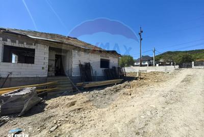 Casă cu 4 camere cu Teren 500 Mp în Central - 2