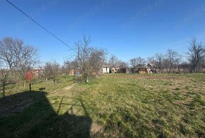 Casă cu 2 camere cu Teren 1500 Mp în Central