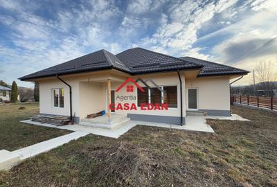 Casă individuală cu 4 camere în Brebu Mânăstirei