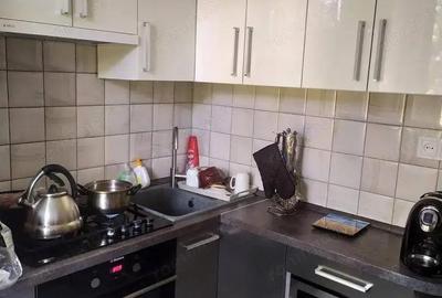 Apartament cu 2 camere semidecomandat în Girocului