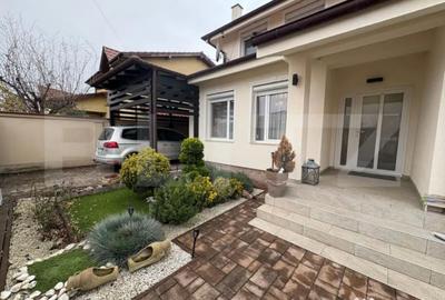 Casă cu 7 camere cu Teren 566 Mp în Nord