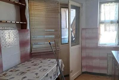 Apartament cu 3 camere semidecomandat în Micro 16 - 4