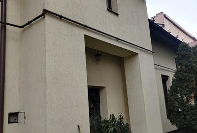 Casă individuală cu 4 camere cu Canalizare în Parcul Carol - 16