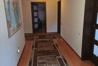 Casă cu 6 camere cu Teren 400 Mp în Podari - 4