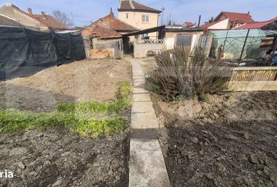 Casă cu 4 camere cu Teren 500 Mp în Titulescu
