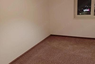 Apartament cu 3 camere decomandat în Vitan