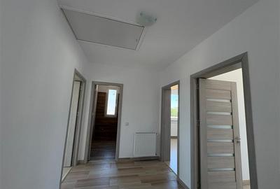 Casă cu 5 camere cu Teren 250 Mp în Domnești - 9