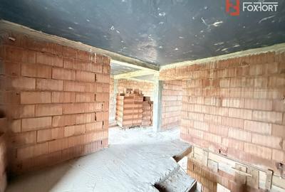 Duplex cu 8 camere cu Canalizare în Săcălaz - 15