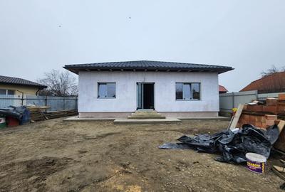 Casă individuală cu 3 camere cu Canalizare în Letea - 1