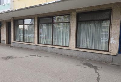 Spațiu comercial, de 120 mp, în Central - 8