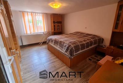 Casa formata din doua apartamente, cu curte de 450 mp, in zona Trei Stejari - 2