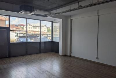 Proprietar- inchiriez spatiu birou Strada Vasile Lupu- Piata Doi Baieti - 1