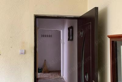 De vanzare apartament 3 camere semidecomandat, et1 4, zona centrala , Slobozia, Jud Ialomi?a - 2