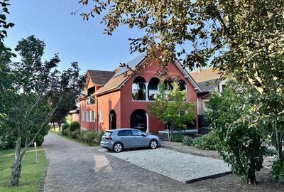 10.000 mp de teren, padure proprie ?i o casa generoasa de 540 mp. 10.000 mp de teren, padure proprie ?i o casa generoasa de 540 mp. - 1