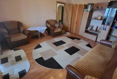 Apartament cu 3 camere decomandat, mobilat în Sebastian