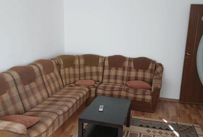 Apartament cu 3 camere decomandat în C5 - 2