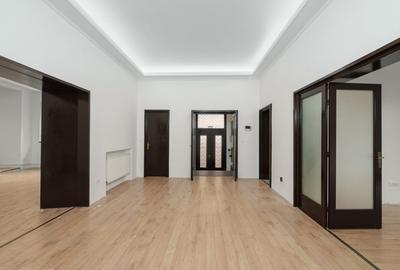 VILA INTERBELICA DE 550 MP-FOISORUL DE FOC - 1