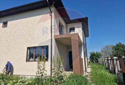 Casă cu 5 camere cu Teren 770 Mp în Săftica - 3