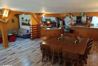 Casă cu 8 camere cu Teren 3800 Mp în Central - 3