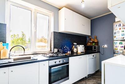 Casă cu 5 camere cu Canalizare în Palazu Mare - 3