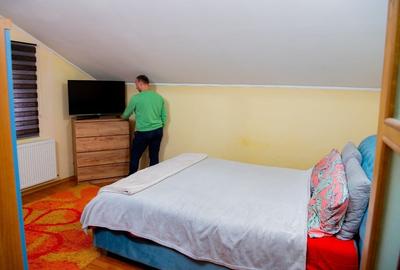 Casă individuală cu 6 camere cu Canalizare în Tătărași - 12