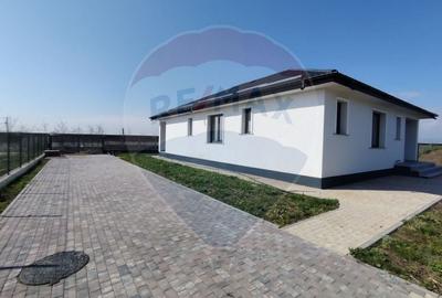 Casă cu 4 camere cu Teren 500 Mp în Vânători - 2