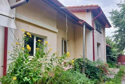 Casă cu 6 camere în Iezureni - 1