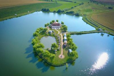 Pescarie cu restaurant - 1