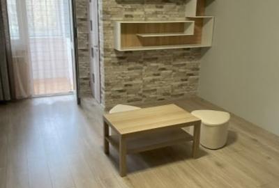 Garsonieră în Titan - 2