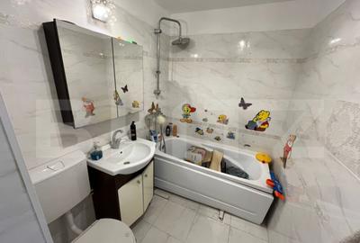 Apartament de vanzare, cu 2 camere, 54 mp, zona Micro 11 - 5