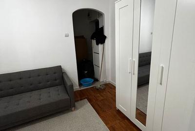 Apartament cu 2 camere semidecomandat în 13 Decembrie - 2