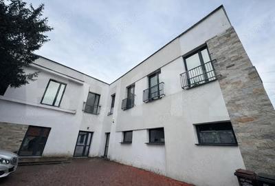 Casă cu 3 camere cu Teren 987 Mp în Central - 1