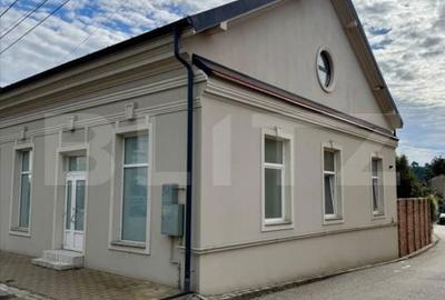 Spațiu comercial, de 200 mp, în Central - 1