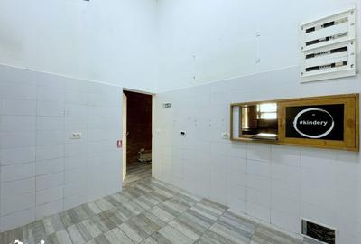Spațiu comercial, de 55 mp, în P-ța Unirii - 14